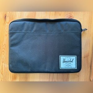 Herschel laptop sleeve (13”)